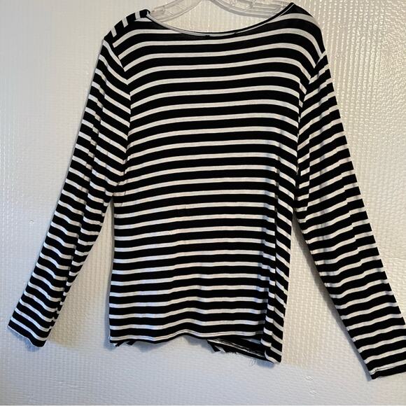 NY Collection black, and white striped long sleeve. Vee neck - Picture 6 of 10
